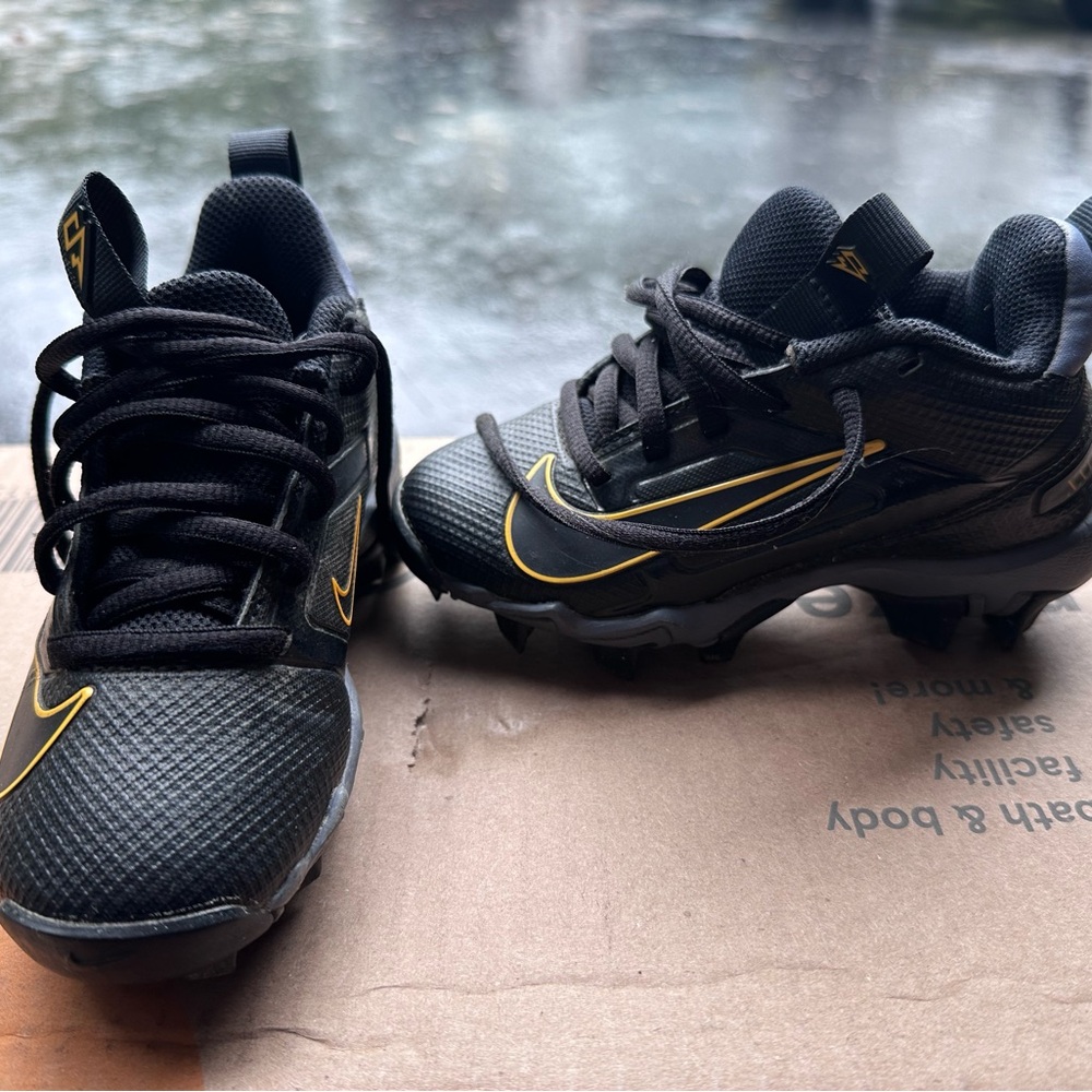 Nike Kids Black and Yellow Sneakers
